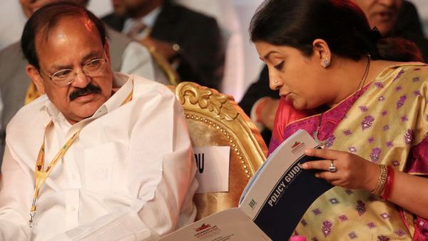 वेंकैया नायडू को वफ़ादारी का इनाम मिला है या फिर...