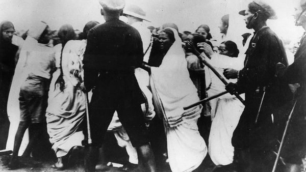 भारत छोड़ो: एक नायक जो खलनायक बन गया