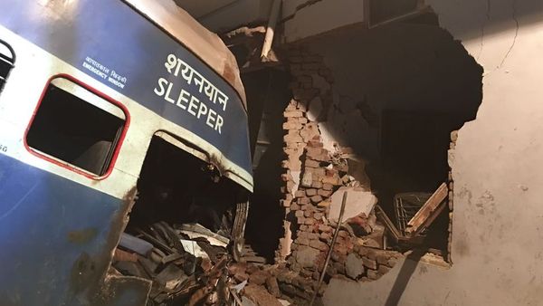 'ट्रेन का डिब्बा उछलकर मेरे घर पर गिरा, जैसे फ़िल्मों में होता है'