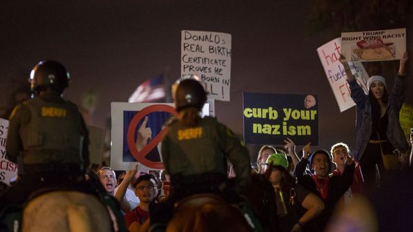 ट्रंप ने क्यों दी अमरीकी सरकार को ठप कर देने की धमकी?