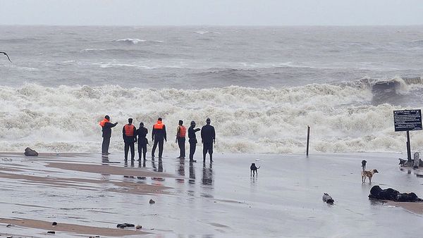 मुंबई: हाई टाइड क्या है और कैसे बनती है?