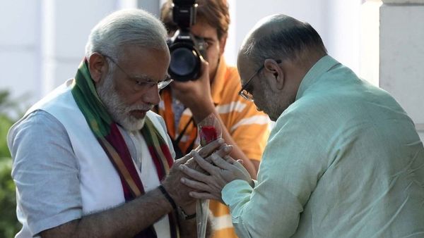 नौकरशाहों को मंत्री पद, क्या मोदी के नेता योग्य नहीं?