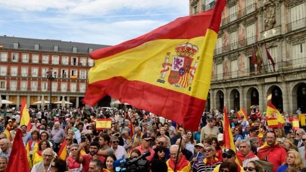 स्पेन ने स्वायत्ता ख़त्म की, कैटेलोनिया ने ख़ुद को आज़ाद घोषित किया