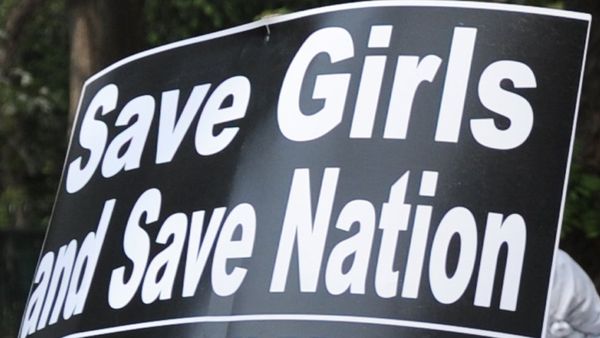 नज़रिया: भारत में डर का सालाना 50,000 करोड़ का बिज़नेस