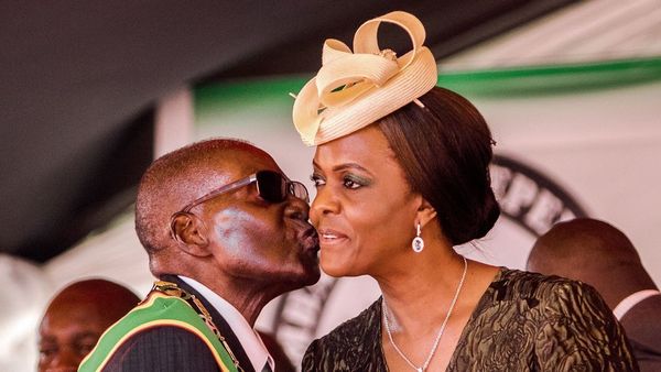 ज़िम्बाब्वे: राष्ट्रपति मुगाबे को क्यों बनानी पड़ी निजी सेना?