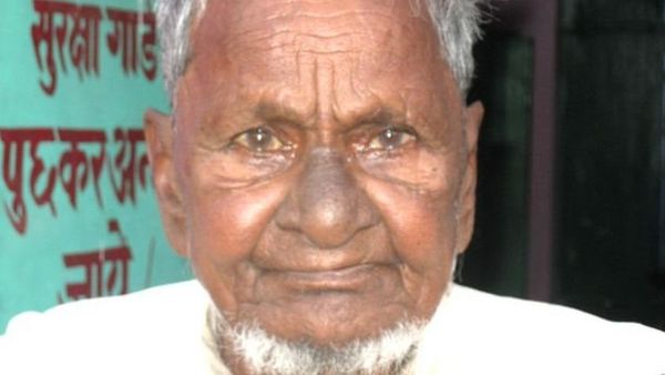 किसी ने बुलाया नहीं तो श्री श्री रविशंकर क्यों जा रहे हैं अयोध्या?