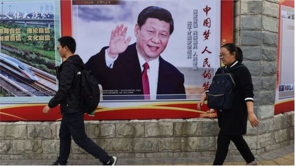 रॉबर्ट मुगाबे के 'तख़्तापलट' से पहले चीन क्यों गए ज़िम्बाब्वे के सेना प्रमुख चिवेंगा?