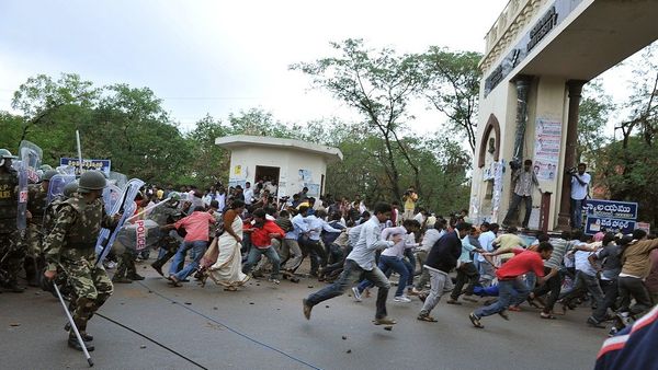 नज़रिया: भारत के यूनिवर्सिटी कैम्पसों में आख़िर चल क्या रहा है?