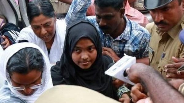 ब्लॉग: अपने मां-बाप के ख़िलाफ़ मोहब्ब्त की जंग छेड़नेवाली औरतें