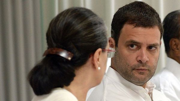 राहुल को कुर्सी सौंपने की इतनी हड़बड़ी क्यों?