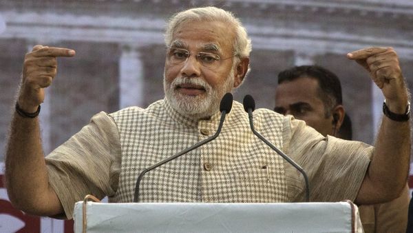क्या नरेंद्र मोदी से ज़्यादा भीड़ खींच रहे हैं हार्दिक पटेल?