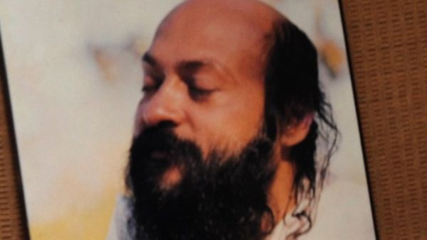 अमरीकी सरकार क्यों भड़क गई थी ओशो के आश्रम पर?