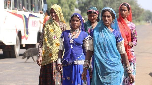 चंबल के गांव जहां औरतें नहीं पहनतीं मर्दों के सामने चप्पल