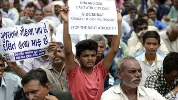 नज़रिया: आरक्षण हटाने की बात करनेवालों को आखिर क्या डर है?