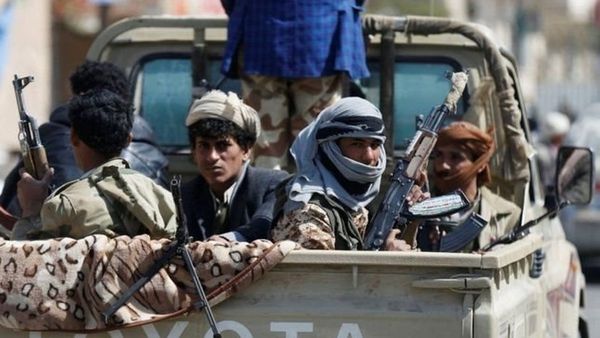 यमन में विद्रोहियों को मिसाइल दे रहा है ईरान: अमरीका