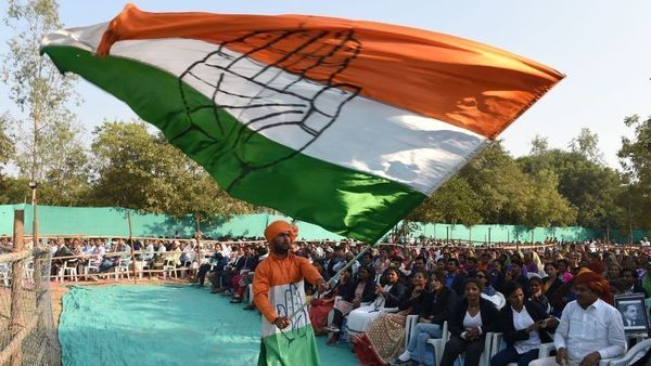 नज़रिया: 'गुजरात में बीजेपी आगे लेकिन कांग्रेस भी पीछे नहीं'