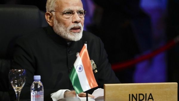 चीन की 'चेक डिप्लोमेसी', चक्रव्यूह में भारत?