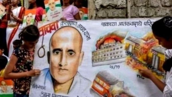 जाधव की परिवार से मुलाक़ात पर क्या कह रहे हैं पाकिस्तानी