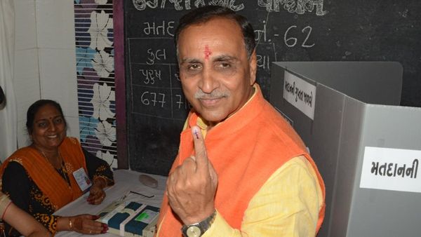 गुजरात में रूपाणी पर क्यों है बीजेपी को भरोसा?