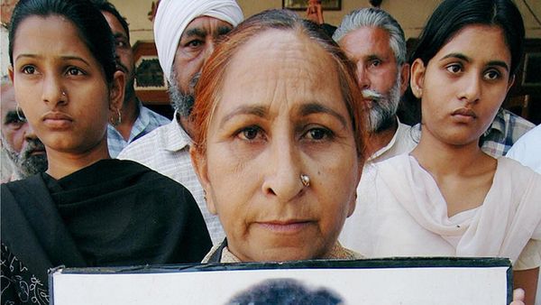 BBC SPECIAL: 'सरबजीत की पत्नी की बिंदी उतारी थी, सिंदूर मिटाया था'