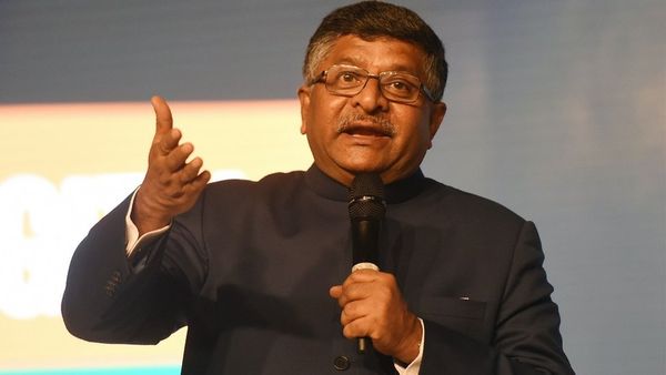 संसद में तीन तलाक़ बिल पेश, किसने क्या कहा