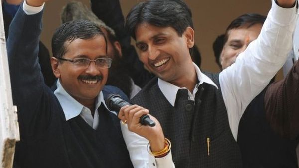 सोशल: 'कुमार विश्वास जवानी में ही आप के आडवाणी बन गए'