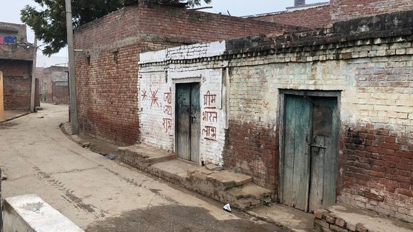 लड़का-लड़की भागे, लड़के की मां ने लगाया गैंगरेप का आरोप