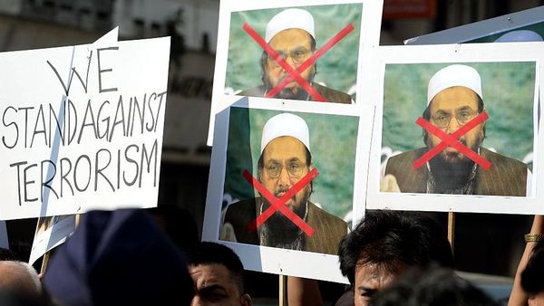बीबीसी विशेष: क्या ख़ुद को पाकिस्तान के लिए बोझ मानते हैं हाफ़िज़ सईद?