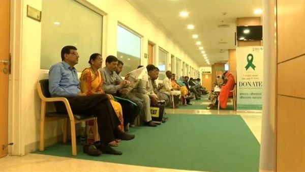 पाकिस्तानी मरीज़ों को सिर्फ ट्विटर पर क्यों वीज़ा देती हैं सुषमा स्वराज?