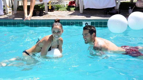 कनाडा में 'नग्न पार्टी' को लेकर मचा घमासान