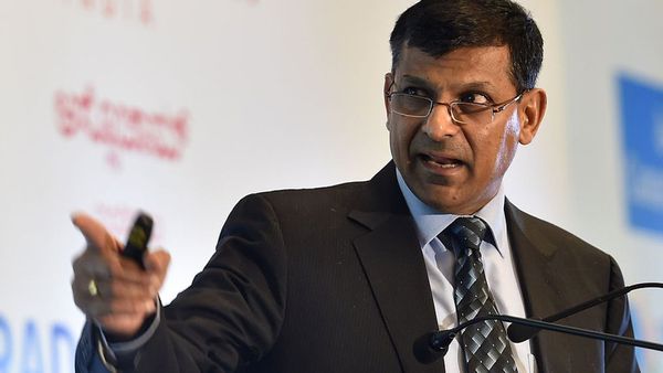 प्रधानमंत्री नरेंद्र मोदी को दावोस जाने की क्यों सूझी?