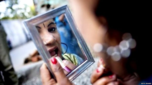 वेश्यालयों के बंद कमरों में प्यार पल सकता है?