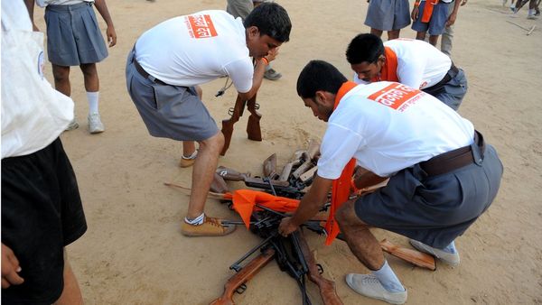 ब्लॉग: एक दूसरे के पूरक नहीं हैं सेना और संघ