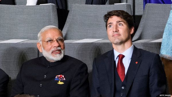 इस प्रधानमंत्री को भी पता है कैमरा किधर है?