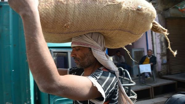हज़ारों समझौते और लाखों करोड़ के निवेश का भरोसा बदलेगा यूपी की तस्वीर?