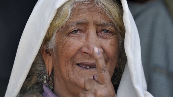 भारतीय महिलाओं को वोटिंग अधिकार क्यों नहीं देना चाहते थे अंग्रेज़?