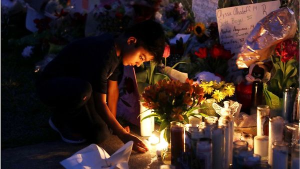 अमरीका में 'बंदूक रखने के अधिकार' पर क्यों मचा है घमासान?