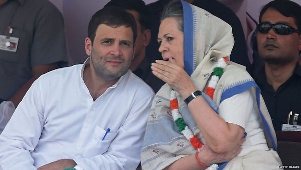 नज़रिया: येदियुरप्पा पर मार्गदर्शक मंडल का बाण क्यों नहीं चला पाई बीजेपी