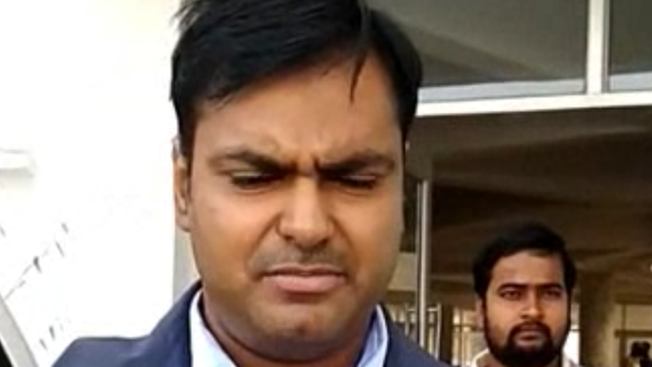 चोरी पकड़ने के लिए जला दिए बच्चों के हाथ