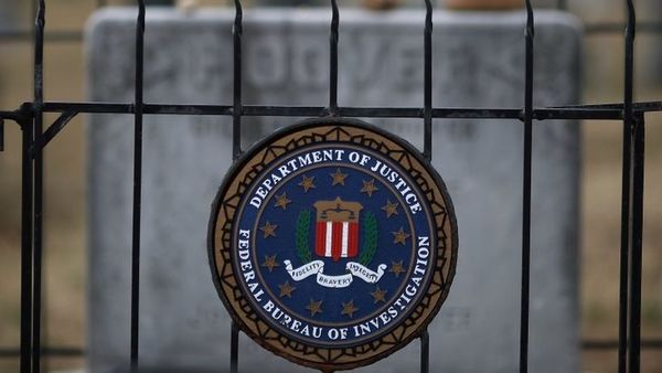 एफ़बीआई पर आरोप, ट्रंप के ख़िलाफ़ किया ताकत का दुरूपयोग