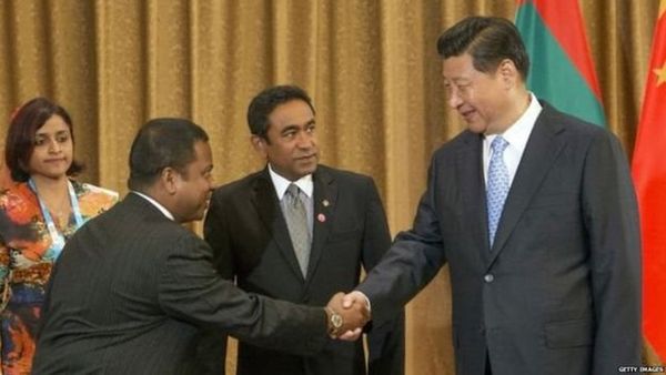 डूबने की कगार पर खड़ा मालदीव सुलग क्यों रहा है?