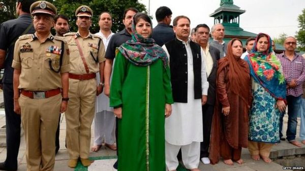 चरमपंथी हमले मारे गए पुलिसकर्मी बाबर के घर का हाल