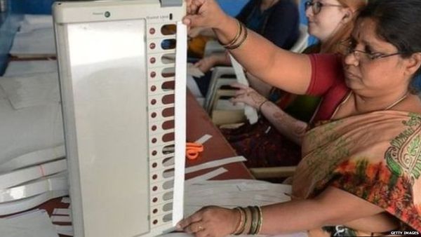 संसद में मोदी के आक्रामक भाषण का असली मतलब