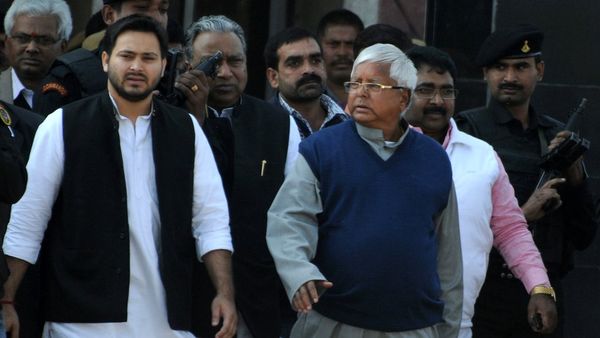 तेंडुलकर-धोनी को नहीं लेकिन मुझे अनपढ़ कहा जाता है: तेजस्वी यादव