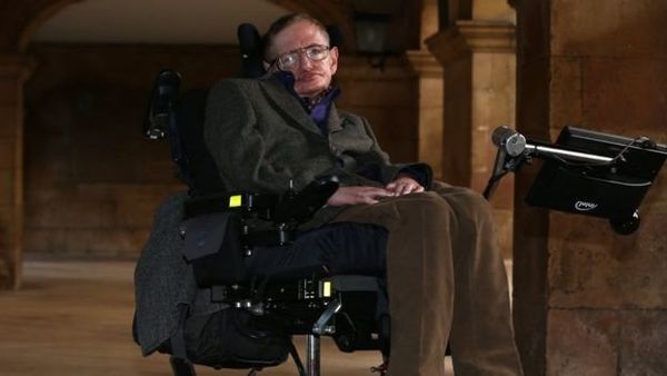 स्टीफ़न हॉकिंग को क्या बीमारी थी और वो उनसे कैसे हार गई?