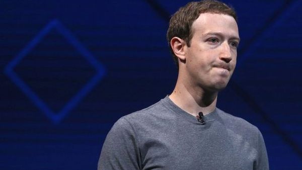 यूजर्स डाटा चोरी होने की ख़बरों फ़ेसबुक के शेयर लुढ़के