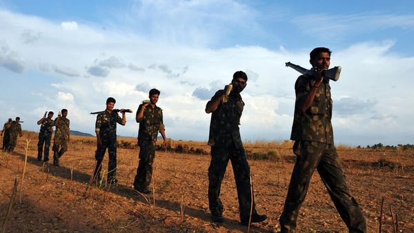 झारखंडः क्या लड़कियों के भरोसे मोर्चा संभाल रहे हैं नक्सली?