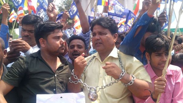 एससी/एसटी ऐक्ट पर दलितों का गुस्सा और चार ज़रूरी बातें