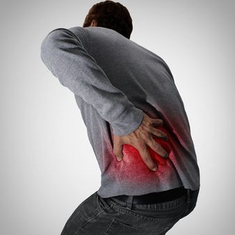 पिछली जेब में बटुआ रखना रीढ़ के लिए ख़तरनाक?