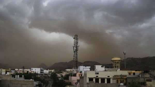 तूफ़ान की चेतावनी मिलने या बिजली गिरने पर क्या करें